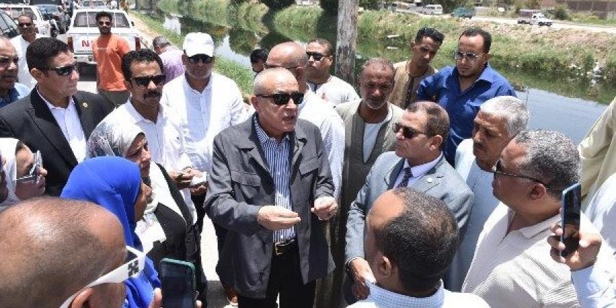 محافظ الأقصر يتفقد موقع انهيار بطريق مدخل إسنا ويطمئن المواطنين بشأن سرعة تنفيذ الترميم