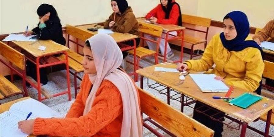 إحالة رئيسي لجنتين ومراقبين بالقليوبية للتحقيق بعد رصد إهمال داخل لجان الإعدادية