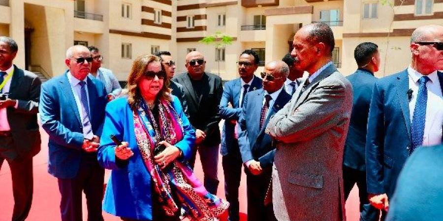 الرئيس الإريتري يزور وحدات سكن لكل المصريين بحدائق العاصمة