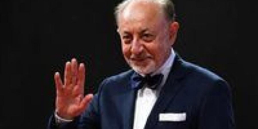ترك بصمات فنية وثقافية لا تنسى.. قنوات ART تنعى الفنان الكبير عبدالعزيز مخيون
