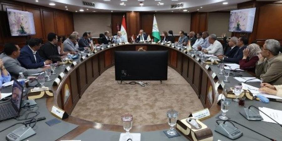 محافظ الجيزة يترأس اجتماع مجلسي إدارة منطقتي عرب أبو ساعد بالصف وجرزا بالعياط الصناعيتين