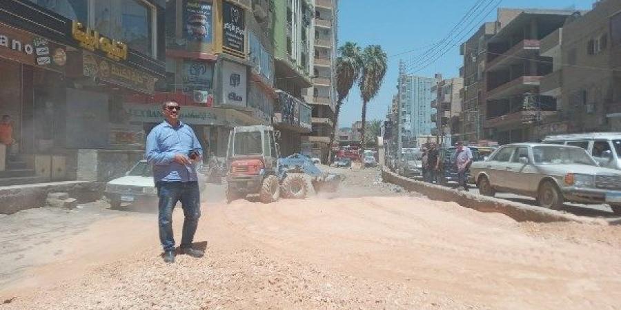 أسيوط.. استكمال توسعة شارع الري بالقوصية للقضاء على الاختناقات المرورية
