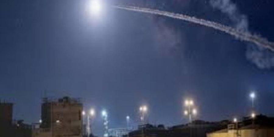 البحرين تطلق صافرات الإنذار وتدعو السكان إلى التوجه لأماكن آمنة