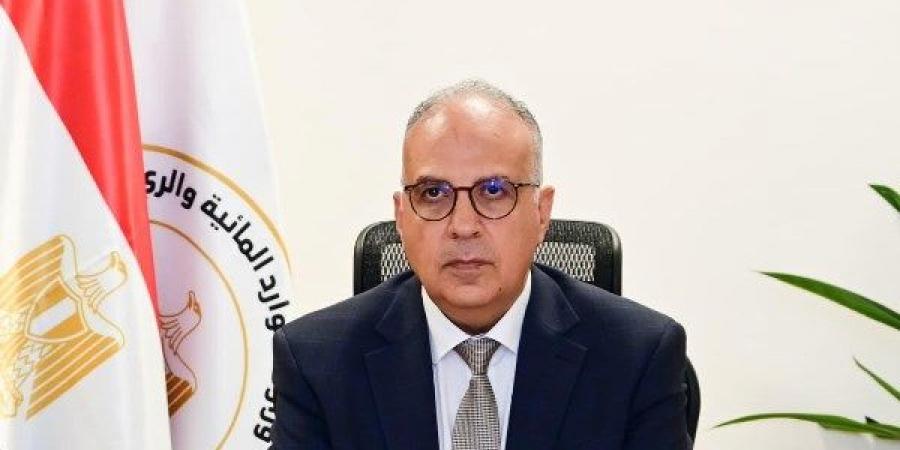 وزير الري يؤكد ضرورة الانتهاء من تنفيذ خطط تطهيرات الترع والمصارف