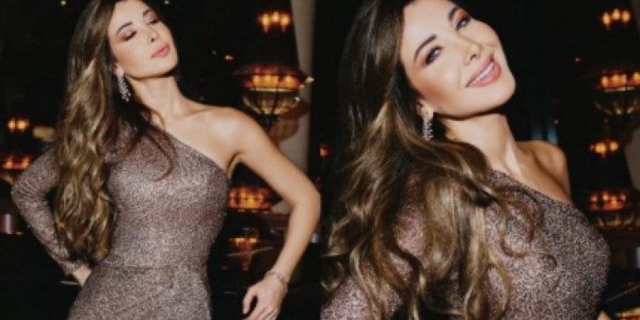 شيك بس ممل.. ماذا قال ناقد موضة على إطلالة نانسي عجرم وفستانها الآخير ؟