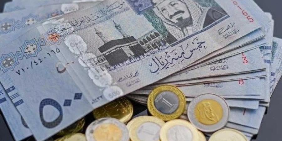 سعر الريال السعودي و الدينار الكويتي اليوم الخميس في البنوك