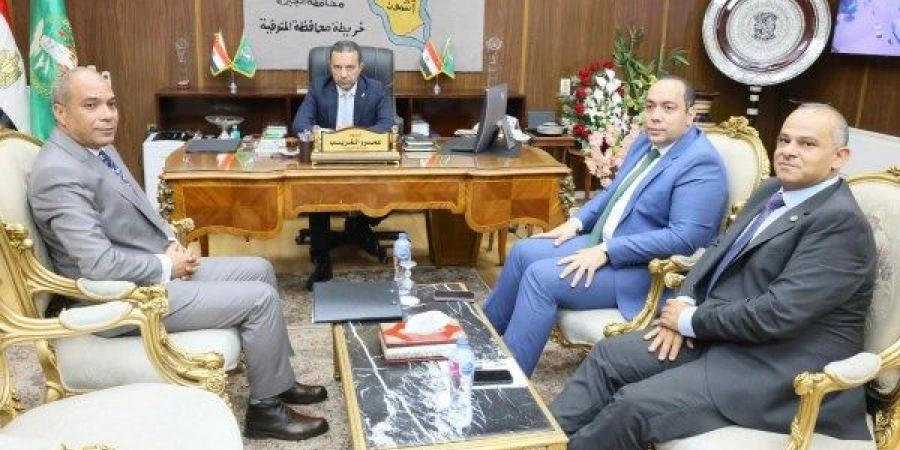محافظ المنوفية يناقش خطط تطوير الخدمات