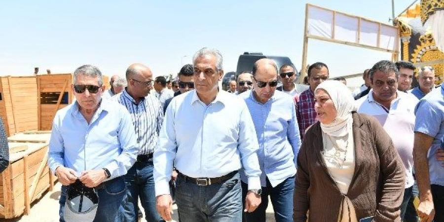 خلال تفقده مشروعات "حياة كريمة".. جمبلاط: إنهاء التعاقد مع الجهات المتقاعسة وإسناد المشروعات لمن ينجز