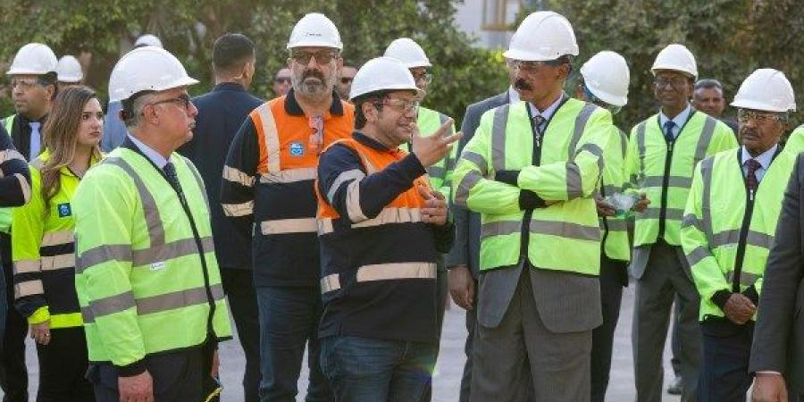 في إطار التعريف بالمنطقة.. رئيس اقتصادية قناة السويس يستقبل رئيس إريتريا والوفد المرافق له