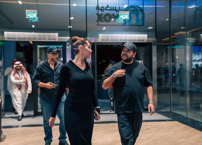 أبطال فيلم ماما وبابا في السعودية