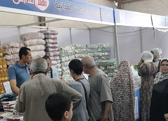 تشكيلة متنوعة من المستلزمات المدرسية