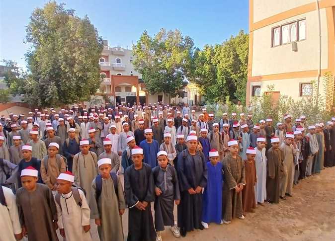 صورة للطلاب أثناء الدراسة