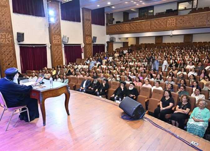 البابا تواضروس ينصح زوجات كهنة الإسكندرية بالبعد عن الانفعال والنميمة والحسد