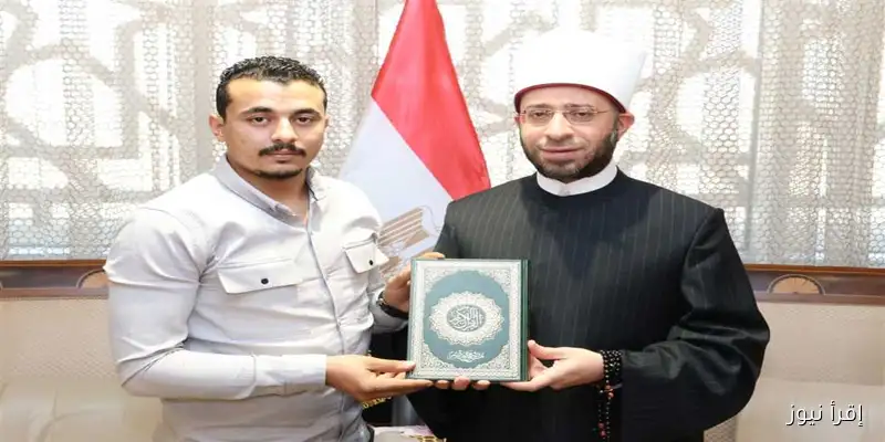 تضحياته تظل رمزًا للفداء.. وزير الأوقاف يستقبل نجل «شهيد الشهامة» خالد شوقي