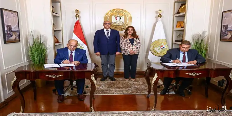 توقيع عقد لتقديم خدمات جمع وكنس وغسيل شوارع شبرا الخيمة والخصوص في القليوبية