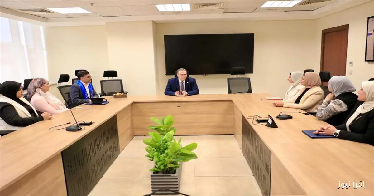 رئيس «التنظيم والإدارة» يجتمع مع خريجي برنامج «إسلسكا» لتأهيل القيادات الحكومية