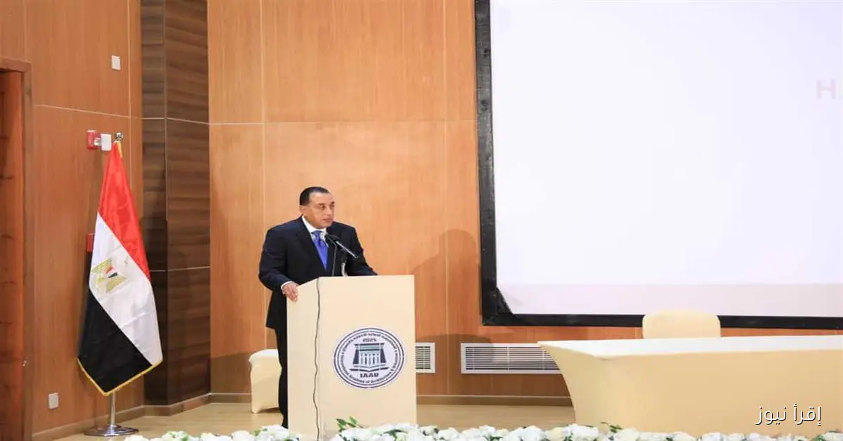 رئيس الوزراء يجتمع بعدد من رؤساء تحرير الصحف والمواقع الإلكترونية لتعزيز التعاون الإعلامي