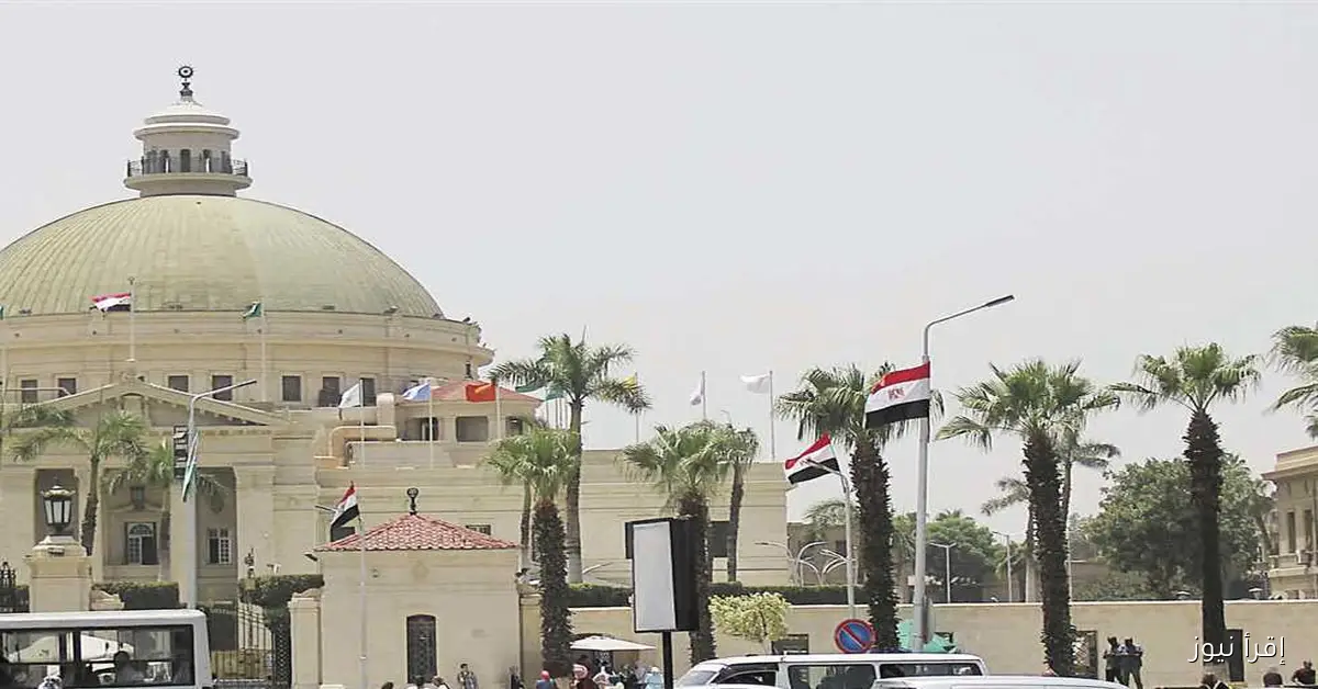 رئيس جامعة القاهرة يشدد على أهمية متابعة إجراءات الكشف الصحي للطلاب الجدد
