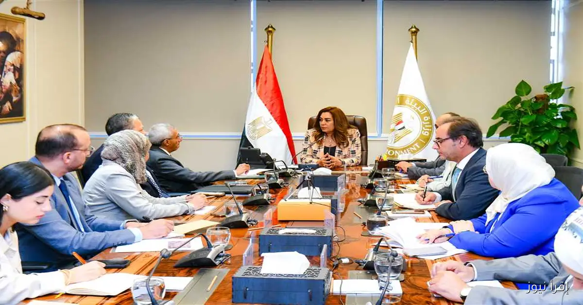 عوض تتابع استعدادات تسليط الضوء على البعد البيئي في افتتاح المتحف المصري الكبير