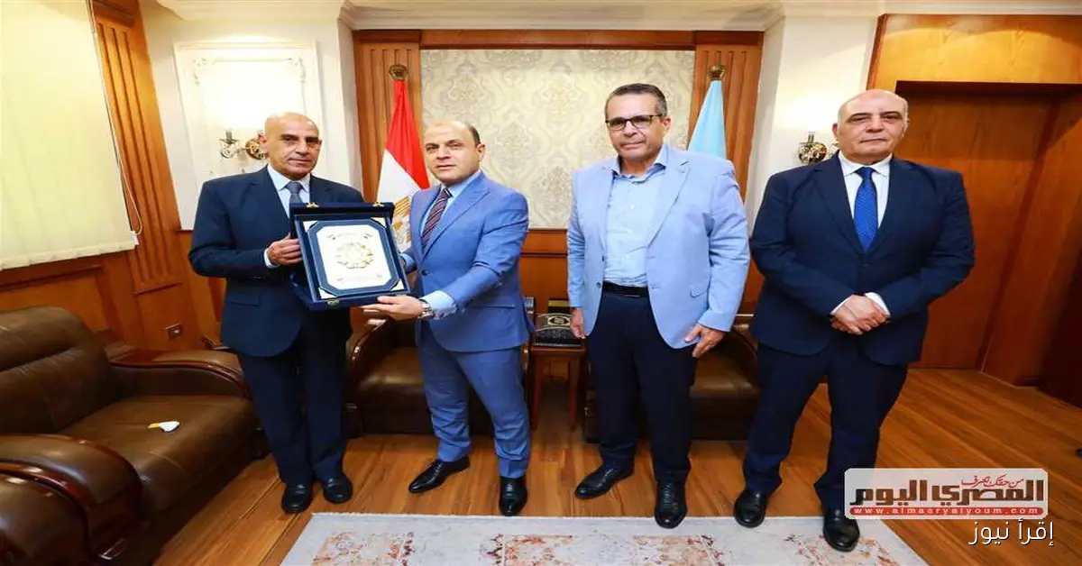 محافظ كفر الشيخ يلتقي رئيس الشركة المصرية للرمال السوداء لمناقشة سبل التعاون وتعزيز الصناعة