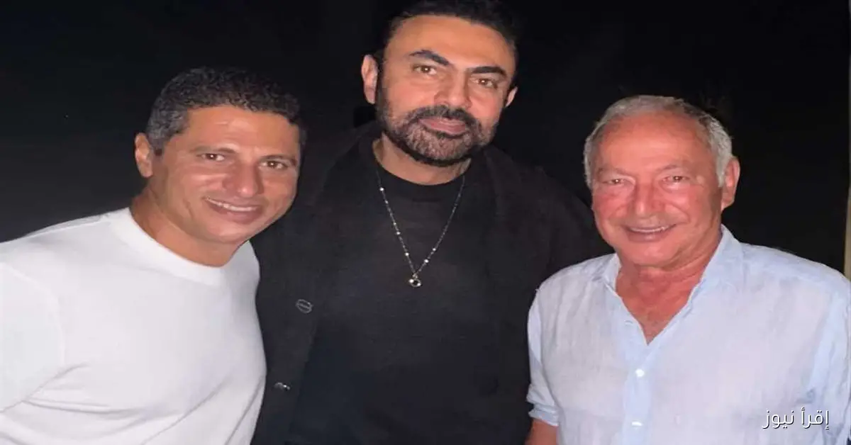 محمد كريم يشارك صورة مع سميح ساويرس ويعبر عن شعوره بالدهشة والإعجاب