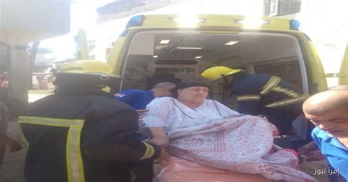 نقل سيدة مسنّة لتلقي العلاج في البحيرة بعد بلاغ من نجلها