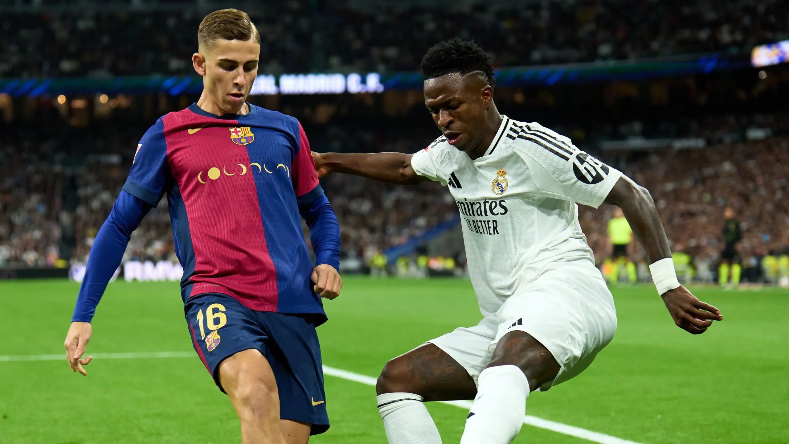 الكلاسيكو .. القنوات الناقلة لمباراة برشلونه وريال مدريد في الجولة العاشرة بالدوري الاسباني 2025/2026