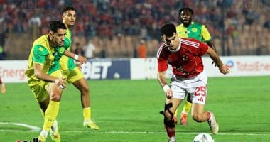 الأهلي يتقدم على شبيبة القبائل 2-1 في مباراة مثيرة بعد هدف ذاتي غير متوقع
