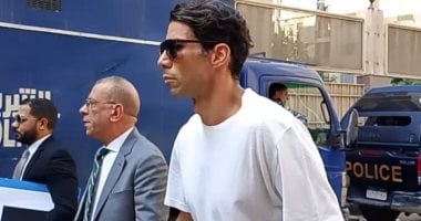 شريف إكرامي يساند رمضان صبحي خلال جلسة محاكمته بتهمة التزوير