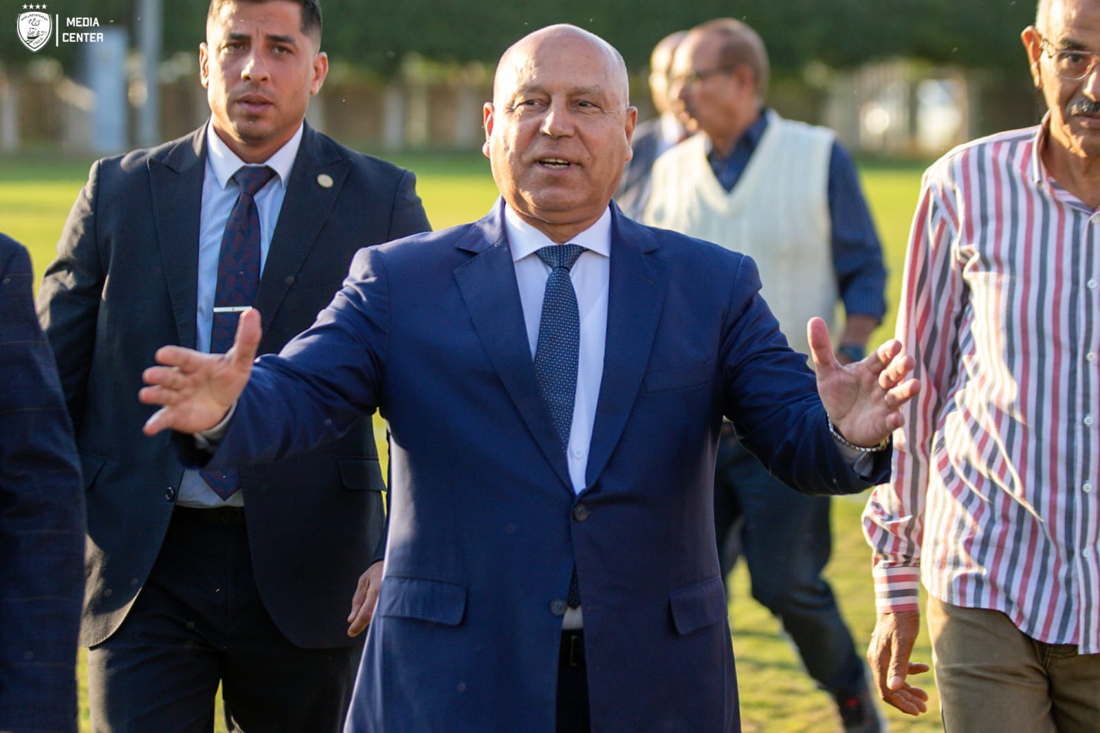 كامل الوزير وزير النقل مع لاعبى فريق السكة الحديد