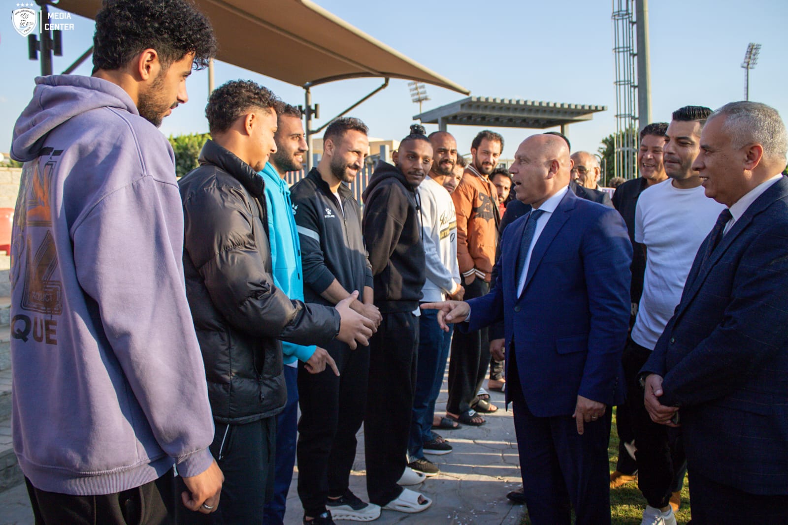 كامل الوزير وزير النقل مع لاعبى فريق السكة الحديد