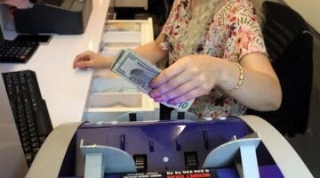 1764338756 سعر الدولار يسجل استقرارًا في البنوك المصرية اليوم