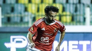 الأهلي يقترب من تجديد عقود أحمد عبد القادر وحسين الشحات