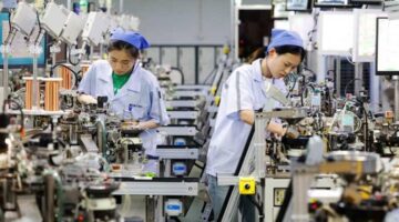 المصانع الصينية بتعاني من انكماش للشهر الثامن على التوالي، والمشكلة