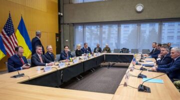 بدء المحادثات بين أوكرانيا وأمريكا ضغوط لإنهاء النزاع