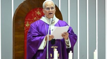 بيروت تحتضن بابا الفاتيكان دعوة للسلام وسط القصف الإسرائيلي