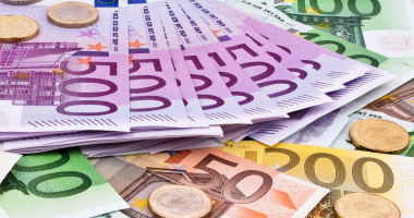 تراجع طفيف لسعر اليورو في منتصف تعاملات البنوك اليوم الاثنين 17 نوفمبر 2025