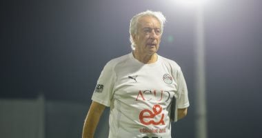 حلمى طولان يقدم محاضرة فنية للاعبي منتخب مصر قبل ودية الجزائر