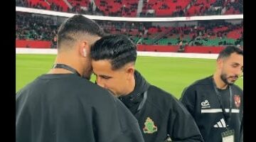 رضا سليم يحتضن لاعبى الأهلى قبل مواجهة الجيش الملكى