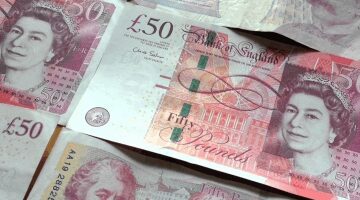 سعر الجنيه الاسترليني يشهد ارتفاعا في بداية تعاملات الأربعاء 26