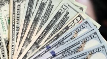 سعر الدولار في البنك المركزي يسجل 4699 جنيه للشراء اليوم