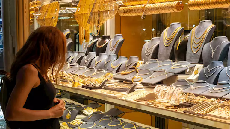 سعر الذهب في مصر يتراجع مع بداية تعاملات يوم الجمعة