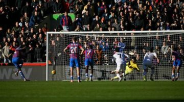 ليه تم إعادة ركلة جزاء ماتيتا في البريميرليغ رغم لمسه