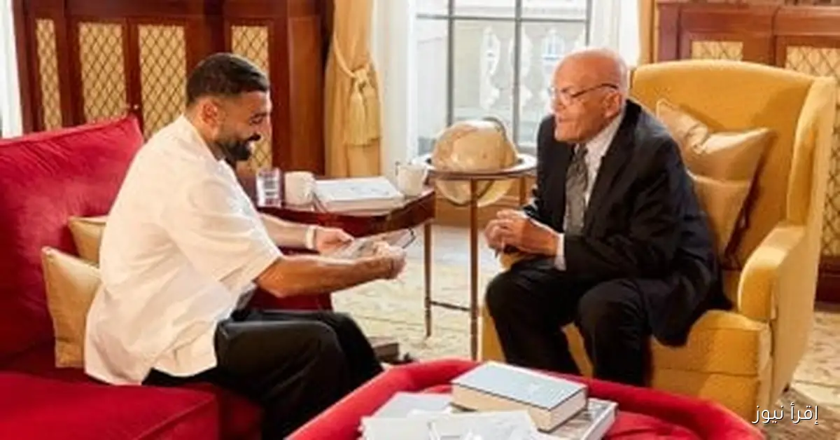 محمد صلاح يعبّر عن فخره بلقاء مجدي يعقوب ويكشف دعم والده له