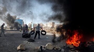 مستوطنون يهاجمون خربة المركز جنوب الخليل ويسفرون عن إصابات