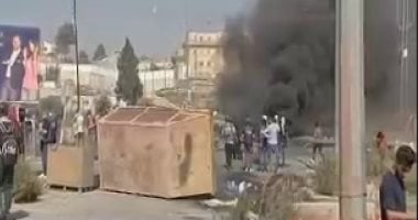 مستوطنون يهاجمون سيارات الفلسطينيين في بيتونيا بالضفة الغربية