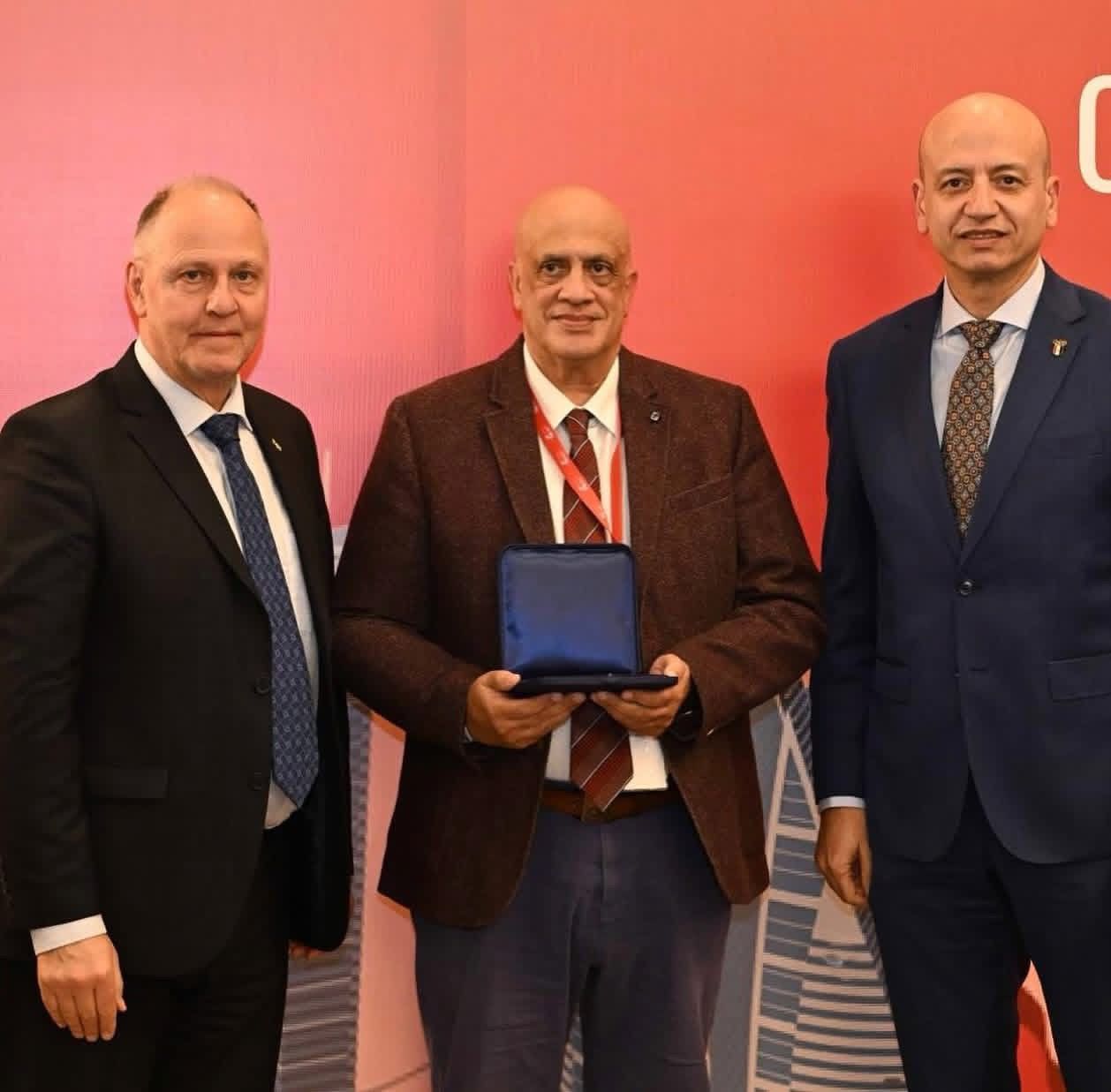 طارق الحسينى