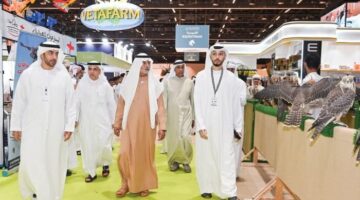 نهيان بن مبارك يتفقد معرض الدولي للصيد والفروسية