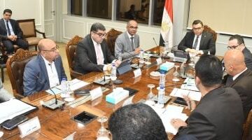 وزير الإسكان يكشف عن تقدم مشروعات المرافق والكهرباء في المدن