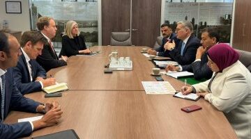 وزير البترول يعلن بدء زيارة رسمية إلى بيرث الأسترالية لجذب